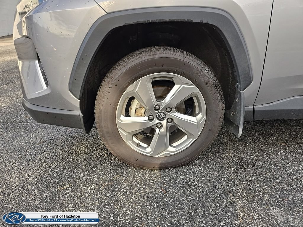 Used 2021 Toyota RAV4 XLE Premium AWD/4WD image 4