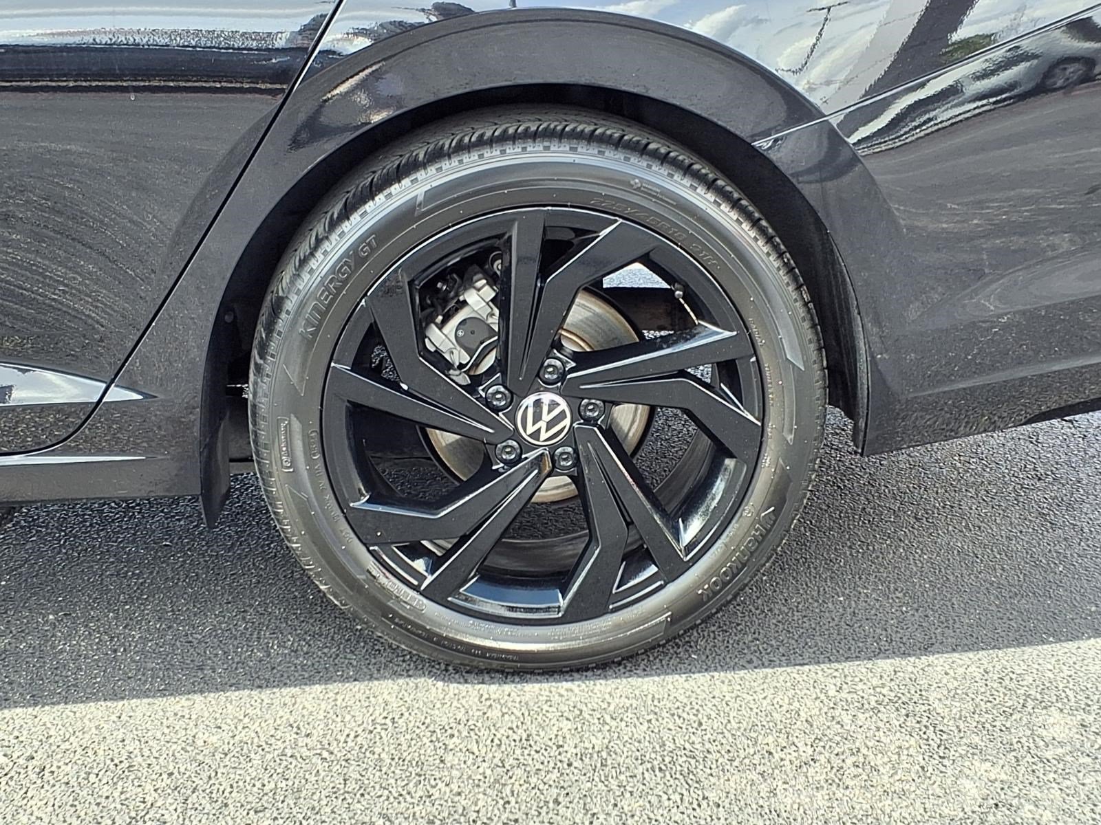 Used 2025 Volkswagen Jetta SE FWD image 9