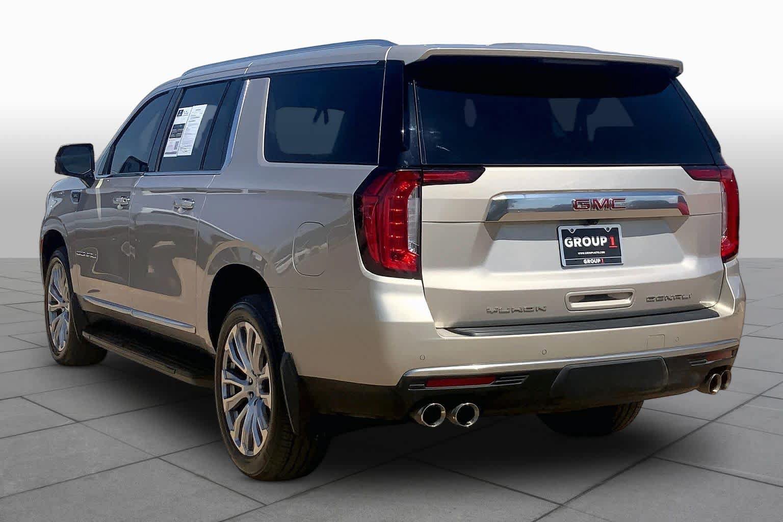 Used 2023 GMC Yukon XL Denali AWD/4WD image 12