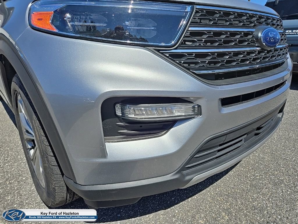 Certified 2023 Ford Explorer XLT w/ Equipment Group 202A AWD/4WD image 3