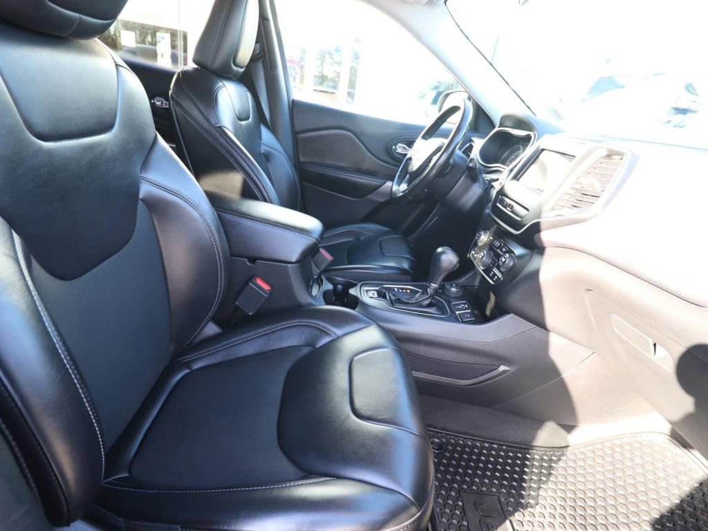 Used 2020 Jeep Cherokee Latitude Plus w/ Cold Weather Group image 16