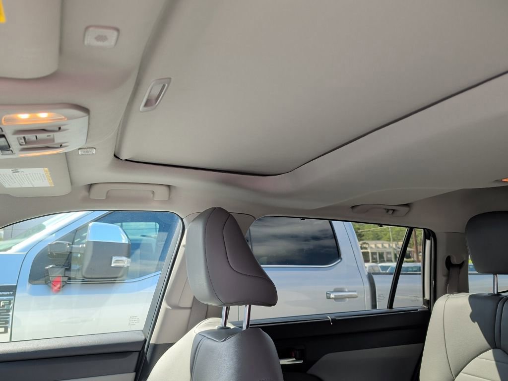 Used 2024 Toyota Highlander XLE image 9