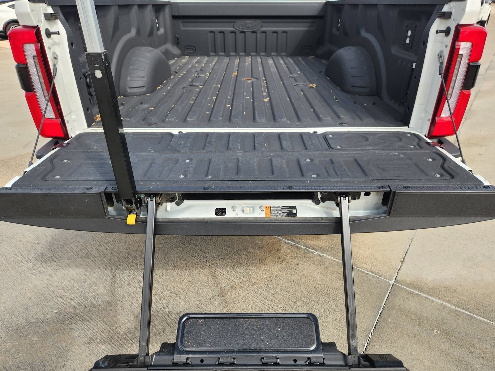 Certified 2025 Ford F450 Platinum w/ FX4 Off-Road Package AWD/4WD image 34
