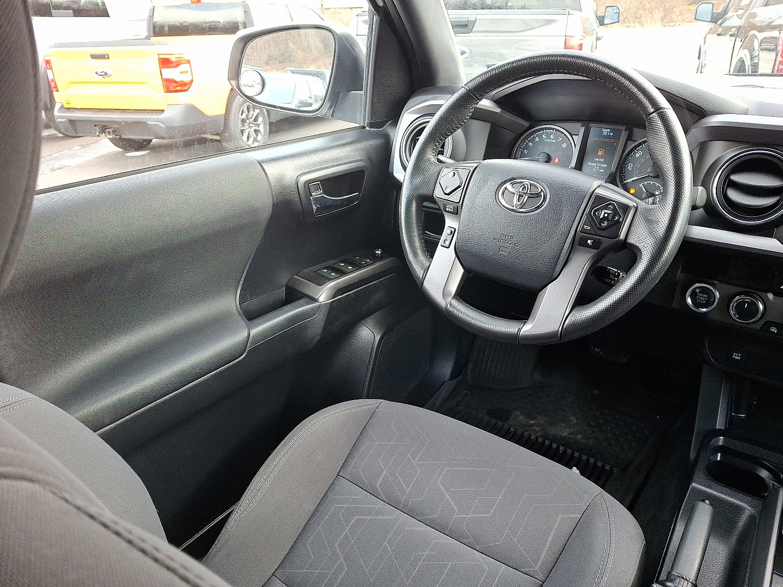 Used 2017 Toyota Tacoma TRD Off-Road image 14
