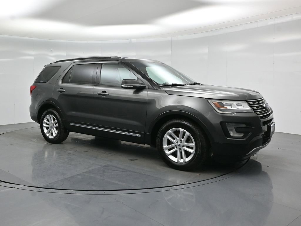 Certified 2017 Ford Explorer XLT w/ Equipment Group 202A image 27