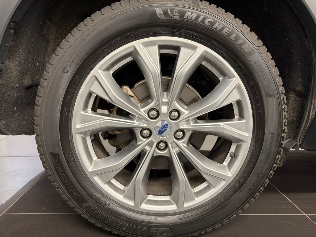 Certified 2023 Ford Explorer XLT w/ Equipment Group 202A AWD/4WD image 7