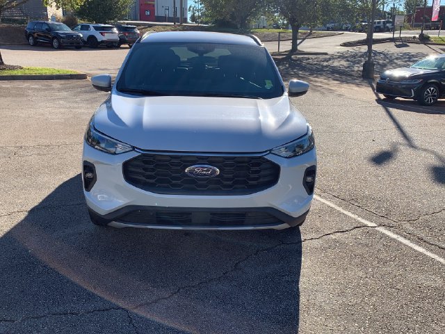 Certified 2025 Ford Escape ST-Line Select AWD/4WD image 2