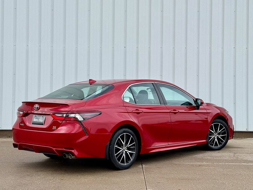 Used 2021 Toyota Camry SE w/ Cold Weather Package image 4