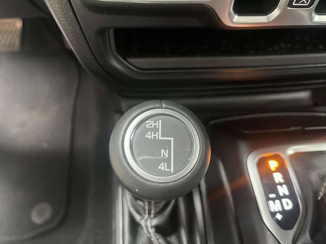 Used 2018 Jeep Wrangler Unlimited Sahara w/ Dual Top Group AWD/4WD image 32