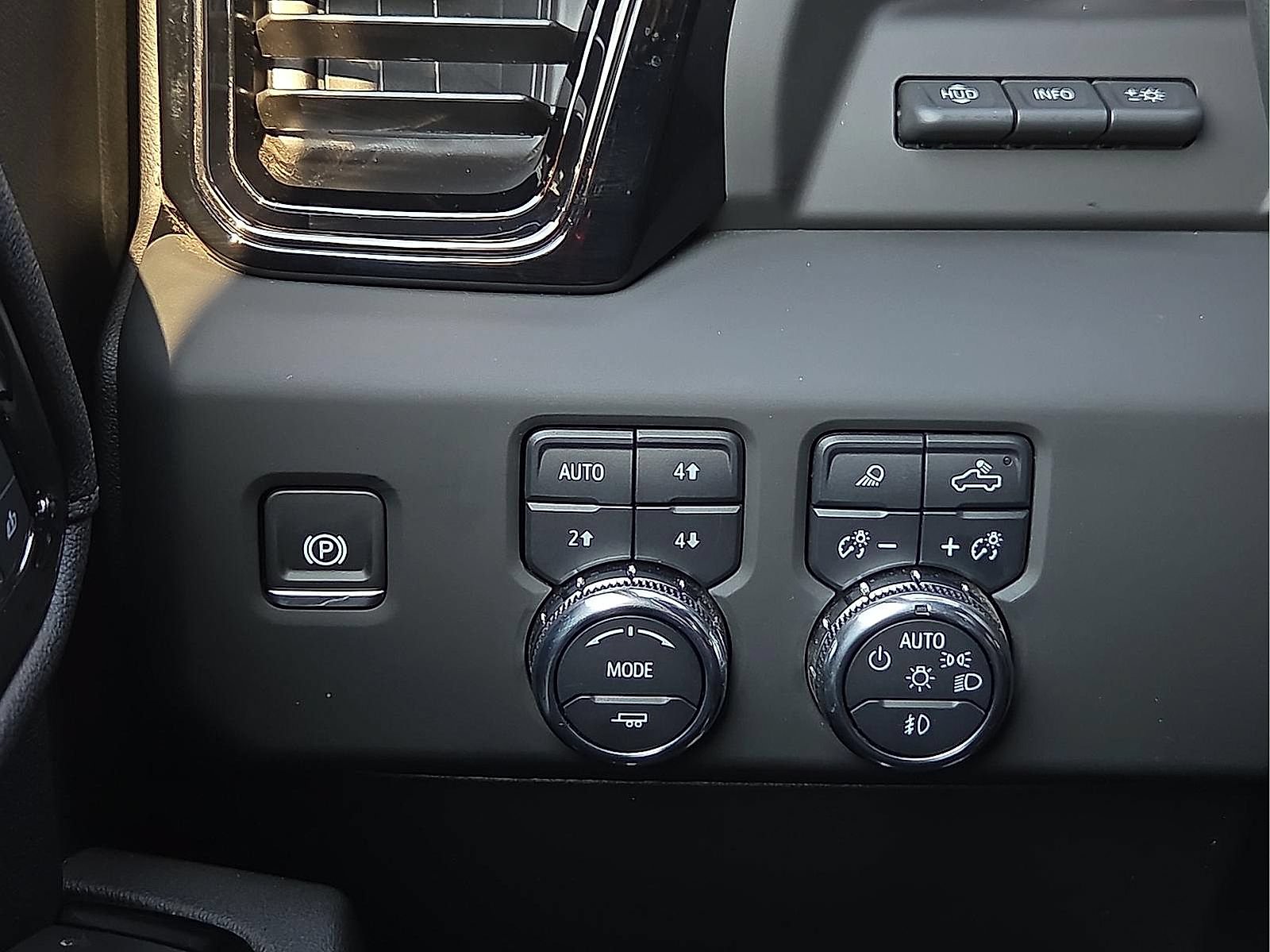 Used 2025 GMC Sierra 2500 AT4 w/ AT4 Premium Plus Package AWD/4WD image 19