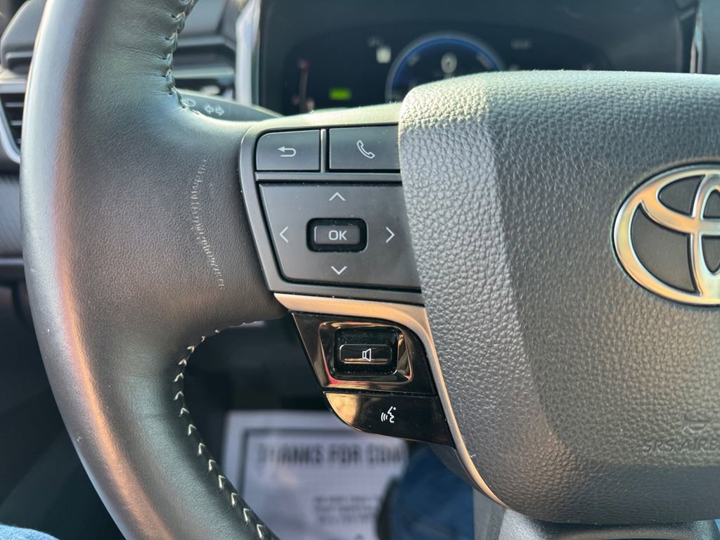 Used 2025 Toyota Camry SE image 27