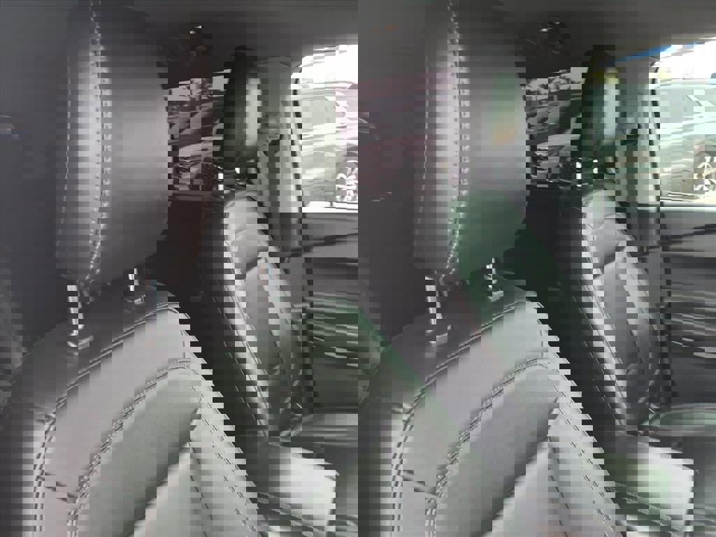 Certified 2022 Ford Explorer XLT w/ Equipment Group 202A image 12