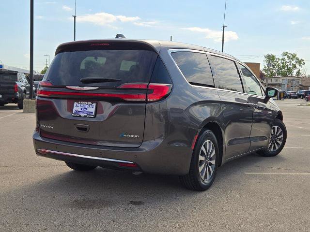 Used 2023 Chrysler Pacifica Touring-L FWD image 12