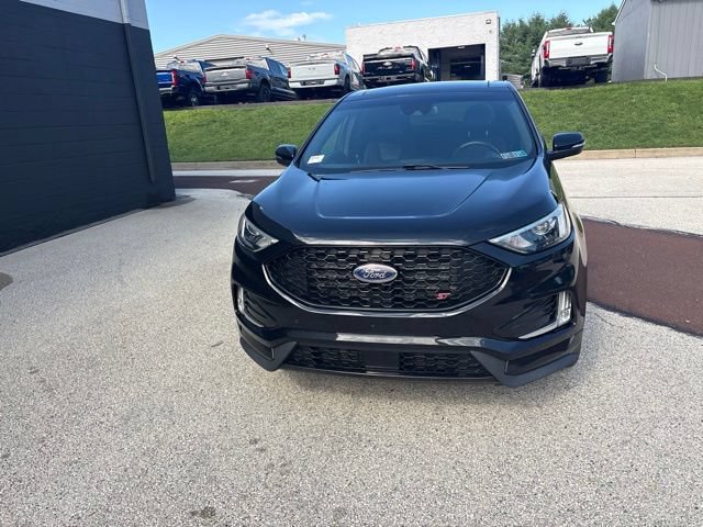 Certified 2019 Ford Edge ST w/ Cold Weather Package AWD/4WD image 10