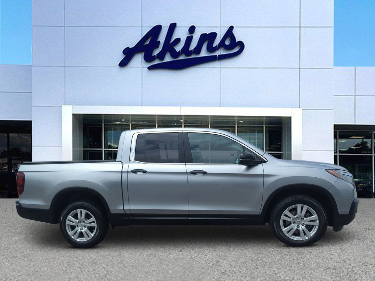 Used 2017 Honda Ridgeline RT image 1