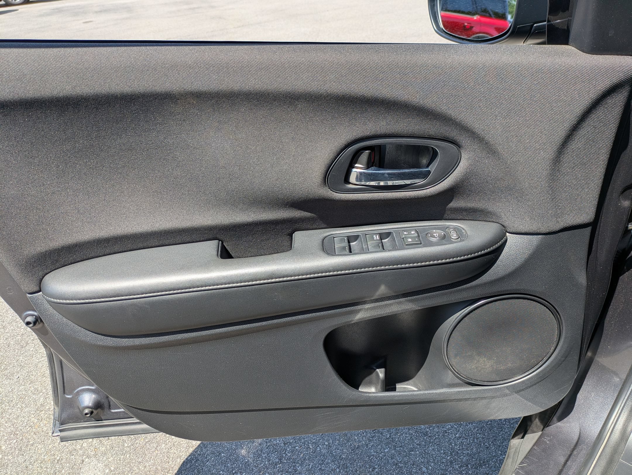 Used 2020 Honda HR-V LX image 6