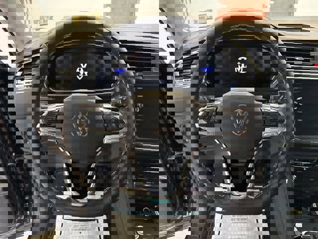 Used 2024 Volkswagen Tiguan SE image 26