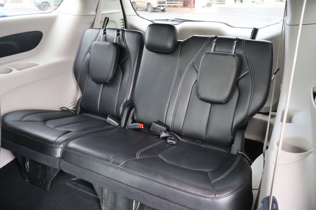Used 2024 Chrysler Pacifica Touring-L FWD image 22