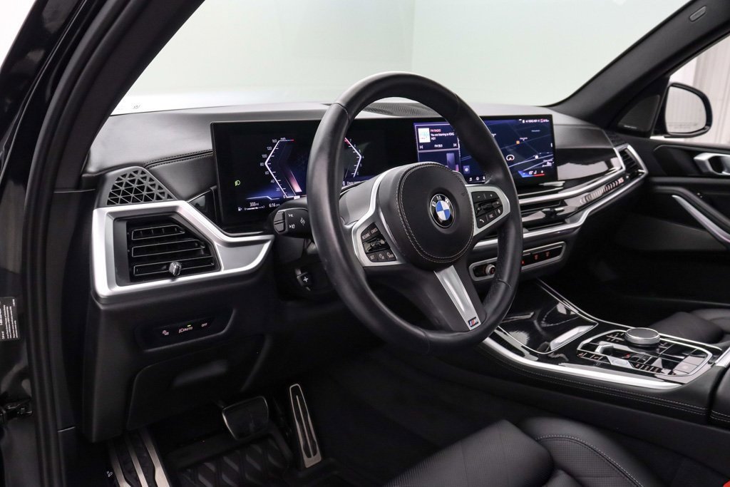 Used 2024 BMW X5 sDrive40i w/ M Sport Package image 11