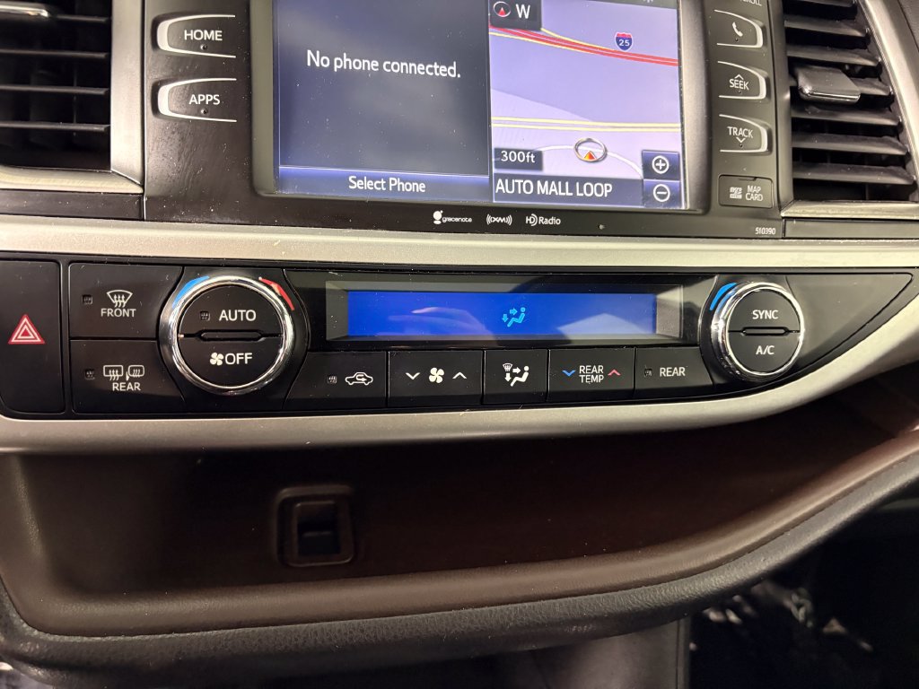 Used 2019 Toyota Highlander XLE FWD image 19