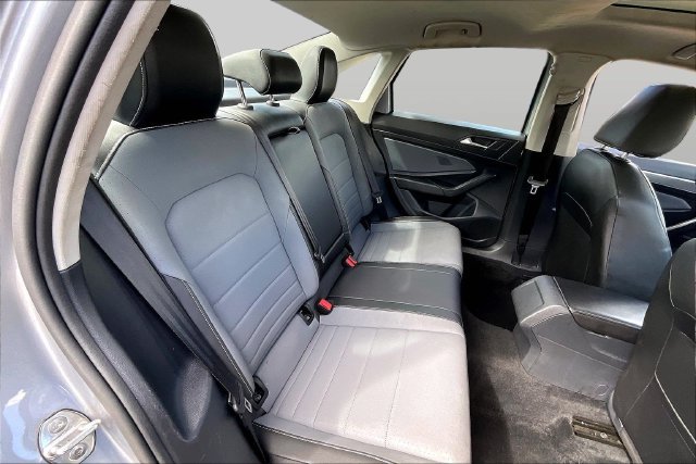 Used 2025 Volkswagen Jetta SE FWD image 29