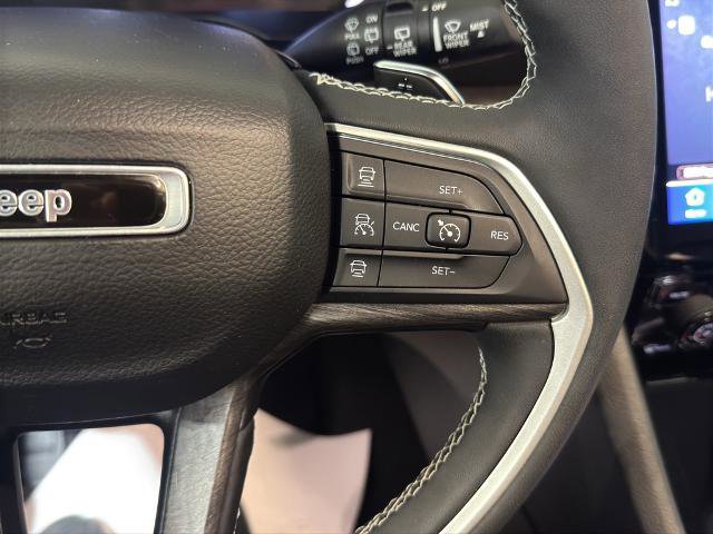 Used 2023 Jeep Grand Cherokee L Limited w/ Black Appearance Package image 25