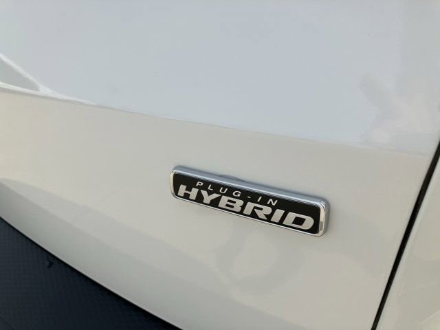 Certified 2025 Ford Escape SE w/ PHEV Premium Package FWD image 13