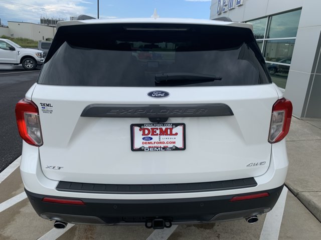 Certified 2022 Ford Explorer XLT w/ Equipment Group 202A AWD/4WD image 6