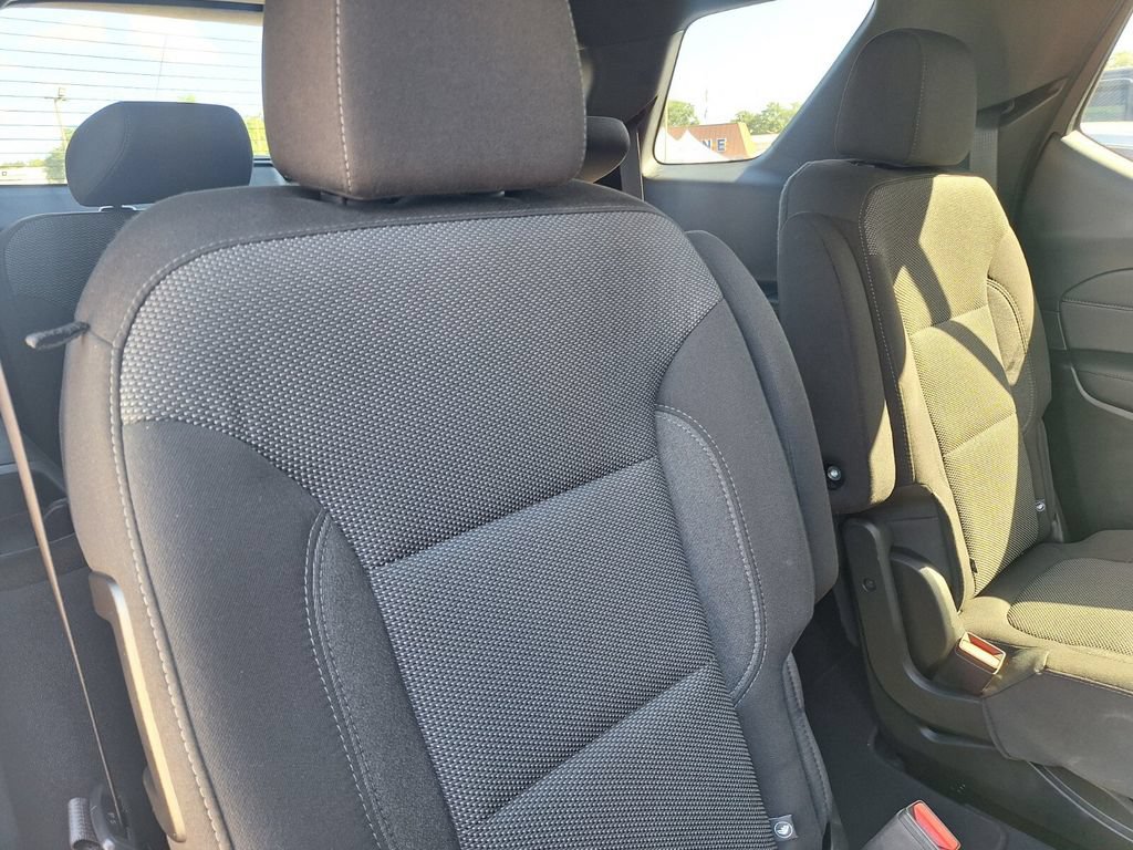 Used 2023 Chevrolet Traverse LT FWD image 24