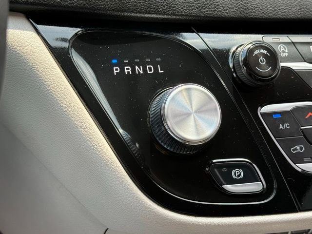 Used 2024 Chrysler Pacifica Touring-L FWD image 25