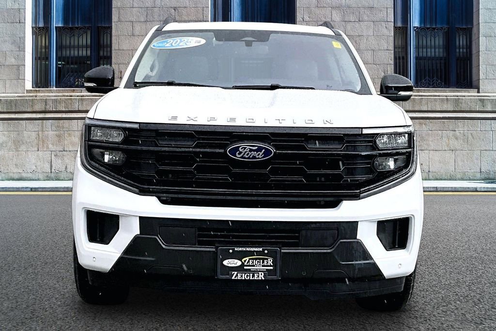 Certified 2025 Ford Expedition Active AWD/4WD image 3