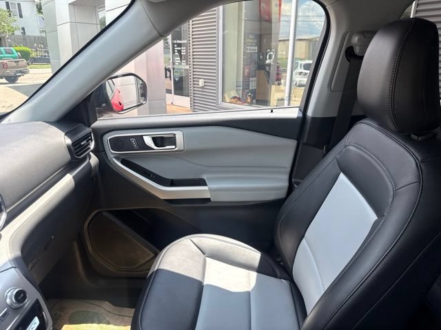 Certified 2024 Ford Explorer XLT w/ Equipment Group 202A AWD/4WD image 27