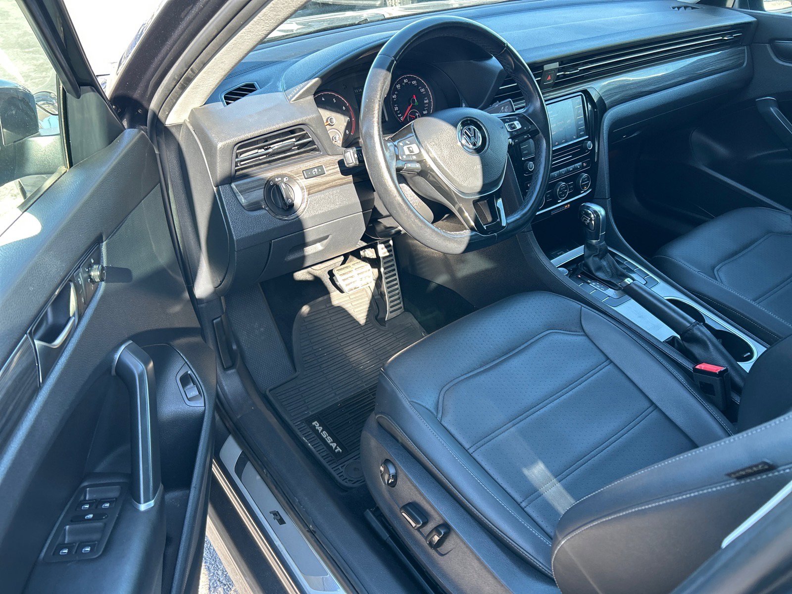 Used 2020 Volkswagen Passat 2.0T R-Line image 8
