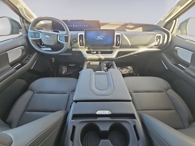 Certified 2025 Ford Expedition Active AWD/4WD image 7