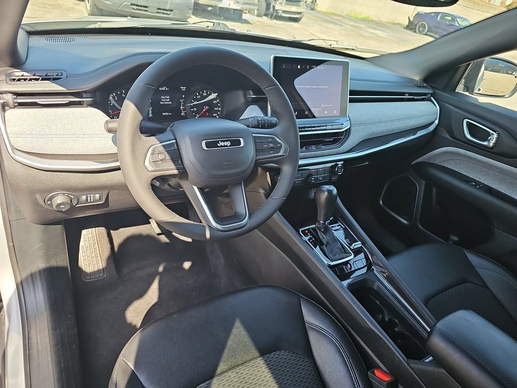 Used 2024 Jeep Compass Latitude AWD/4WD image 15