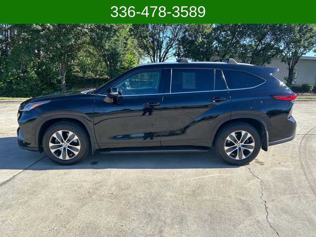 Used 2022 Toyota Highlander XLE FWD video 2
