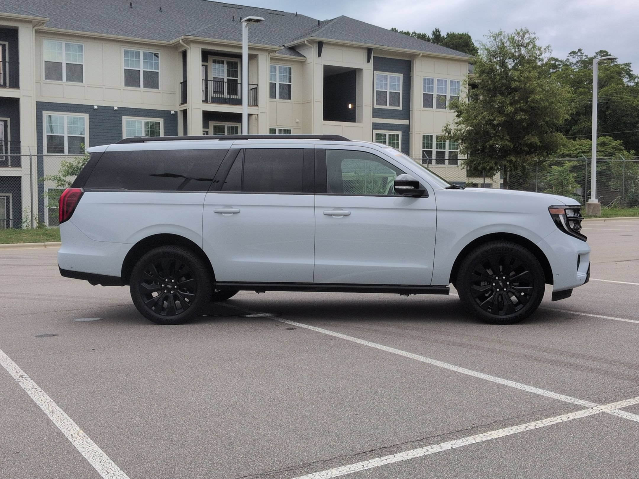 Certified 2025 Ford Expedition Max Platinum w/ Stealth Appearance Package AWD/4WD image 3