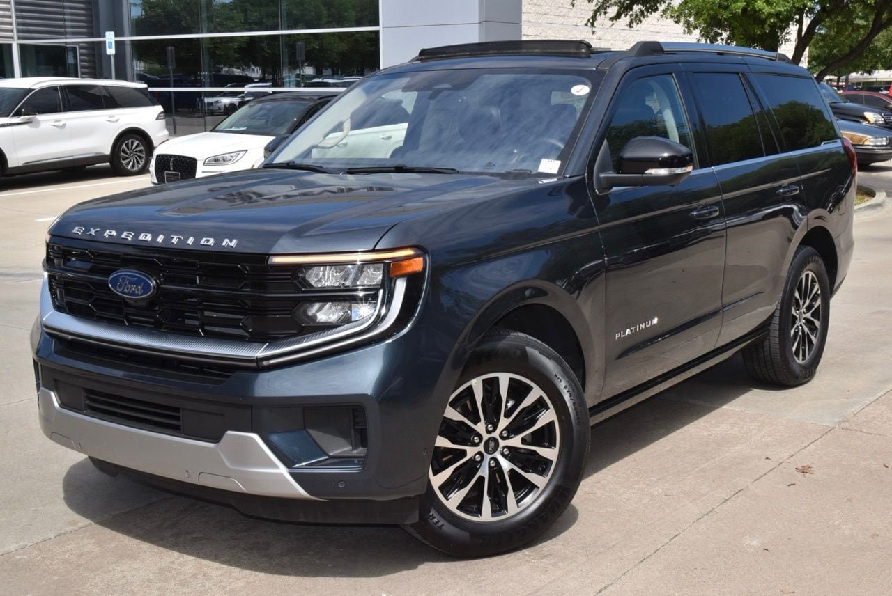 Certified 2025 Ford Expedition Platinum AWD/4WD image 3