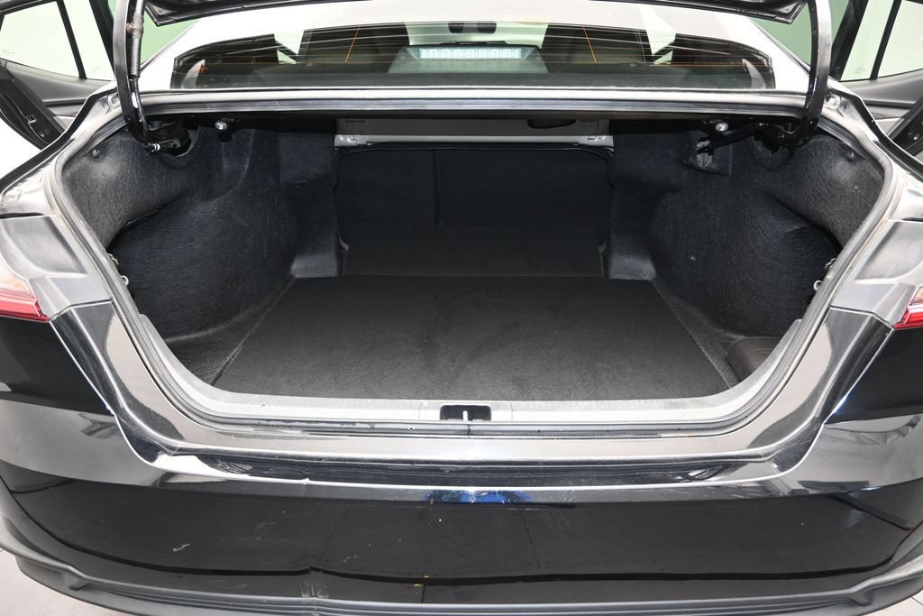 Used 2025 Toyota Camry SE w/ Convenience Package FWD image 11