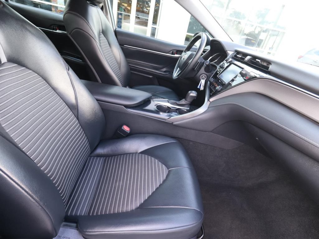 Used 2020 Toyota Camry SE FWD image 12