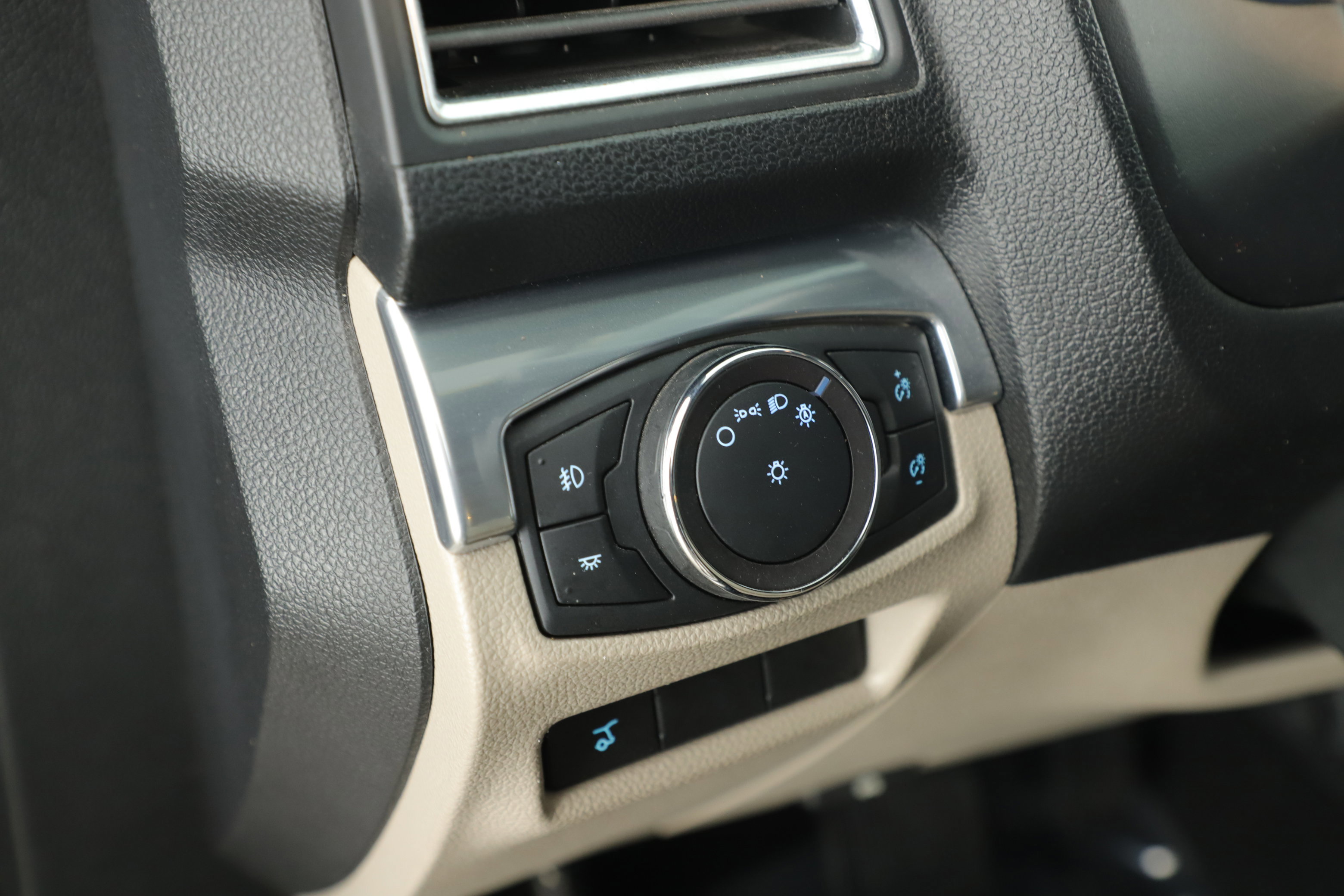 Certified 2019 Ford Explorer Limited image 10