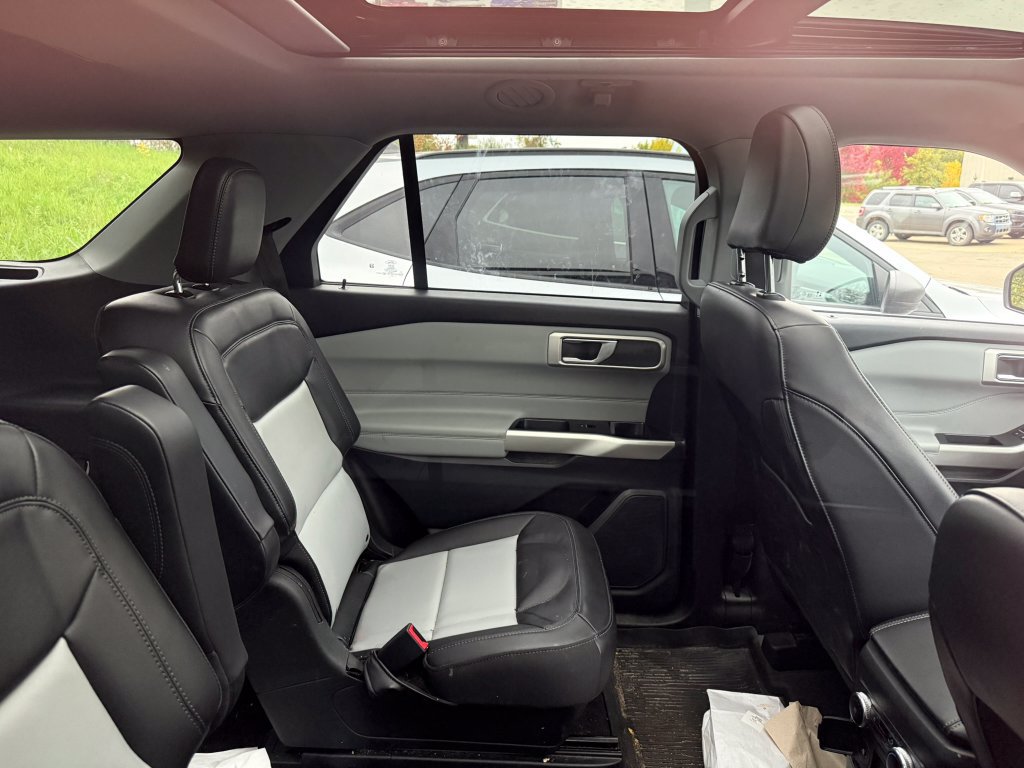 Certified 2023 Ford Explorer XLT w/ Equipment Group 202A AWD/4WD image 9