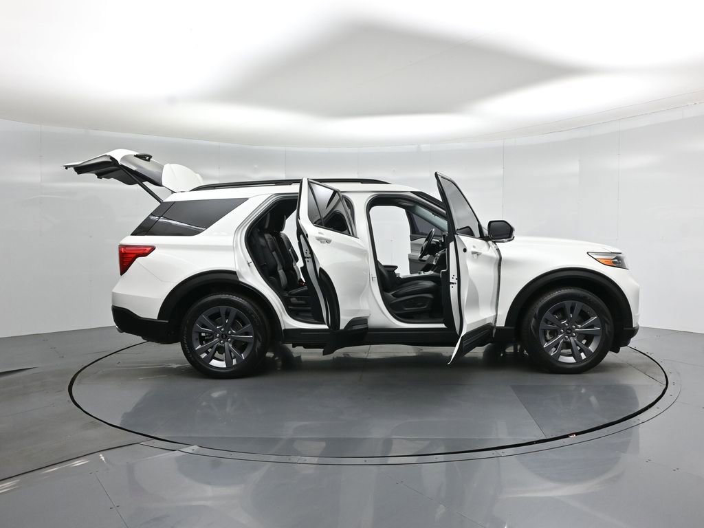 Certified 2023 Ford Explorer XLT w/ Equipment Group 202A RWD image 4