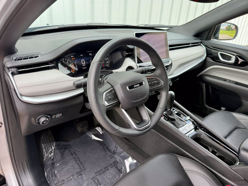 Used 2025 Jeep Compass Limited AWD/4WD image 10