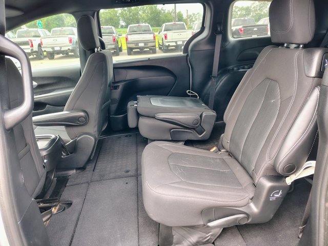 Used 2022 Chrysler Pacifica Touring FWD image 12