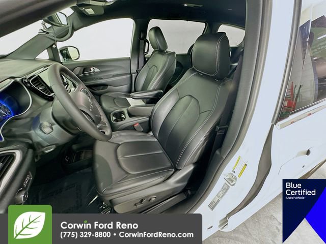Used 2025 Chrysler Pacifica Select AWD/4WD image 23