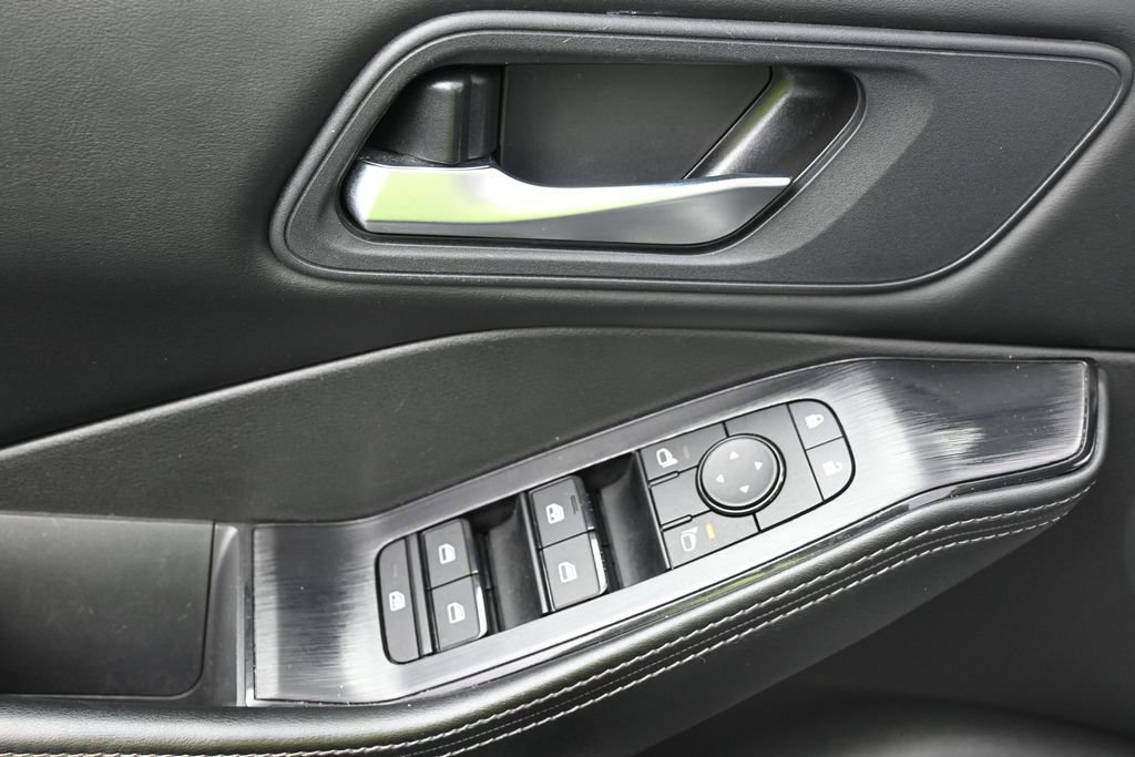 Used 2024 Nissan Rogue SV FWD image 12