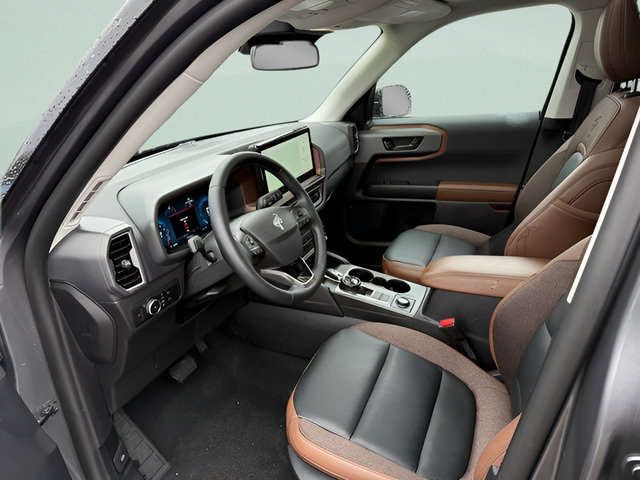 Certified 2025 Ford Bronco Sport Outer Banks w/ Outer Banks Tech Package+ AWD/4WD image 4