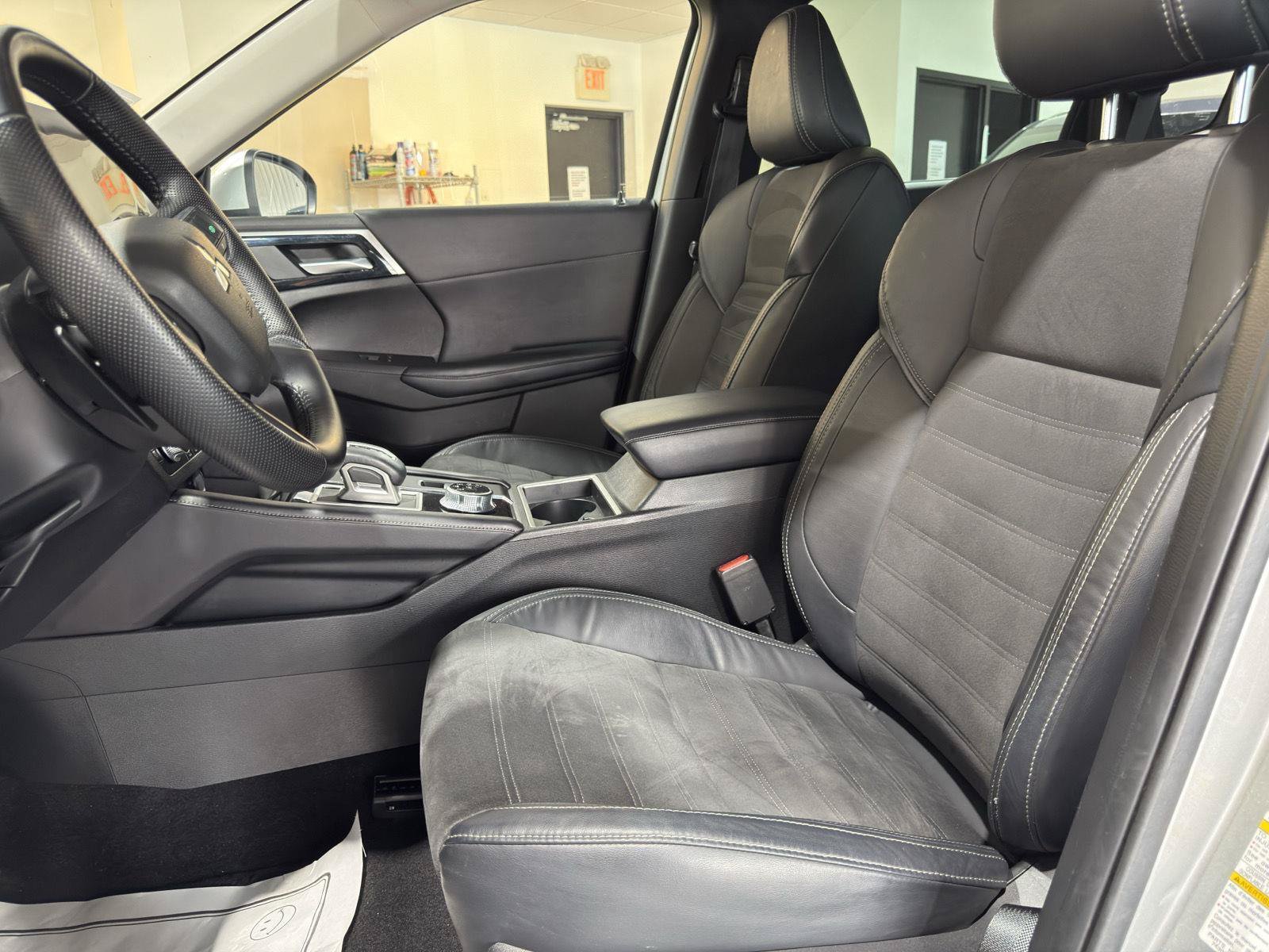 Used 2023 Mitsubishi Outlander SE FWD image 18