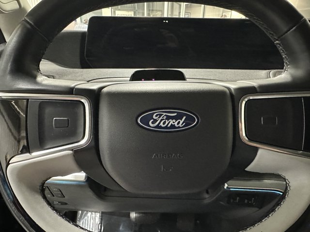 Certified 2025 Ford Expedition Platinum w/ Driver's Package AWD/4WD image 11